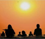 आज छठ पर्व, अस्ताउँदो सूर्यलाई अर्घ्य दिइँ मनाइदै