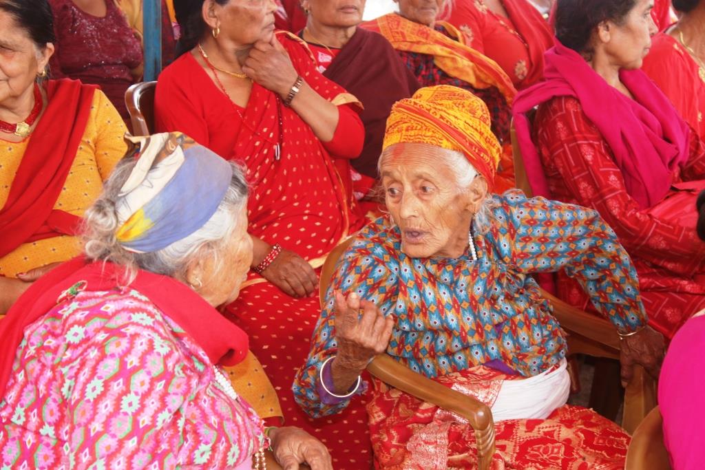 थाक्रे ९ मा मातातीर्थ औंसीको सुअवसरमा जेष्ठ नागरिक आमा तथा एकल महिला सम्मान