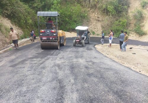 थाक्रे ९ मा रहेको ग्रामिण सडक कालोपत्रे हुन् सुरु