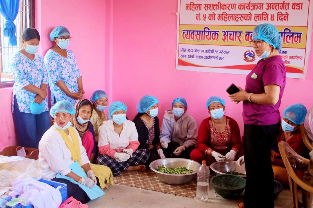 थाक्रे गाउँपालिका ५ मा चार दिने अचार बनाउने तालिम सुरु