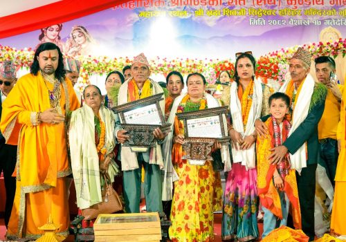 कोटिहोममा आर्थिकसँगै जग्गा दान गर्दै भक्तजन