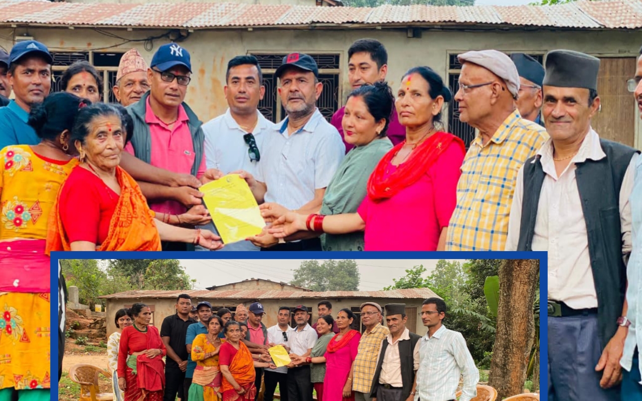 डिभिजन बन कार्यालय धादिङ द्वारा  धार्मिक वन समुदायलाई हस्तान्तरण