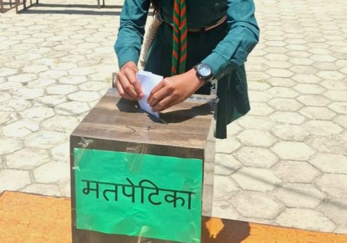 ज्योति माध्यमिक विद्यालयमा आम निर्वाचनको झल्को मेटाउने नमुना निर्वाचन।