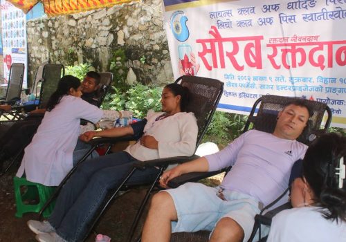 धुनिबेशी–८ खानीखोलामा १ सय १८ जनाले गरे रक्तदान