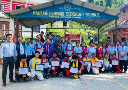 महाङ्कालेश्वरी विद्यालयमा खेलकुद तथा शैक्षिक सामग्री वितरण