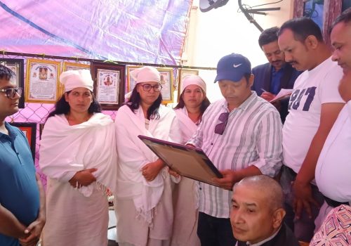सापकोटा परिवारलाई समवेदना दिन एमालेका केन्द्रीय नेतादेखि जिल्ला तहका नेताहरु काभ्रे पुगे