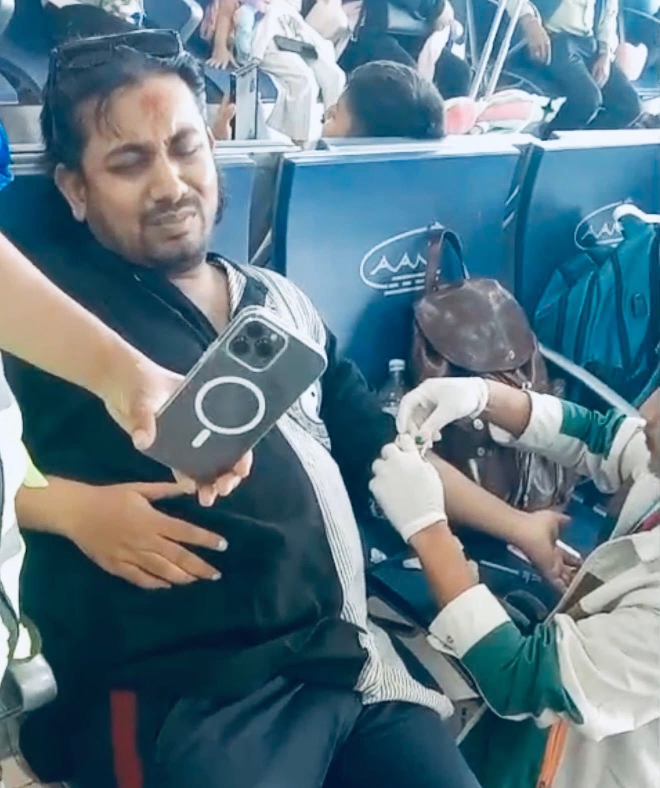 क्यानडा जान  लागेका खेम सेन्चुरीको स्वास्थ्यमा समस्या, अस्पताल भर्ना