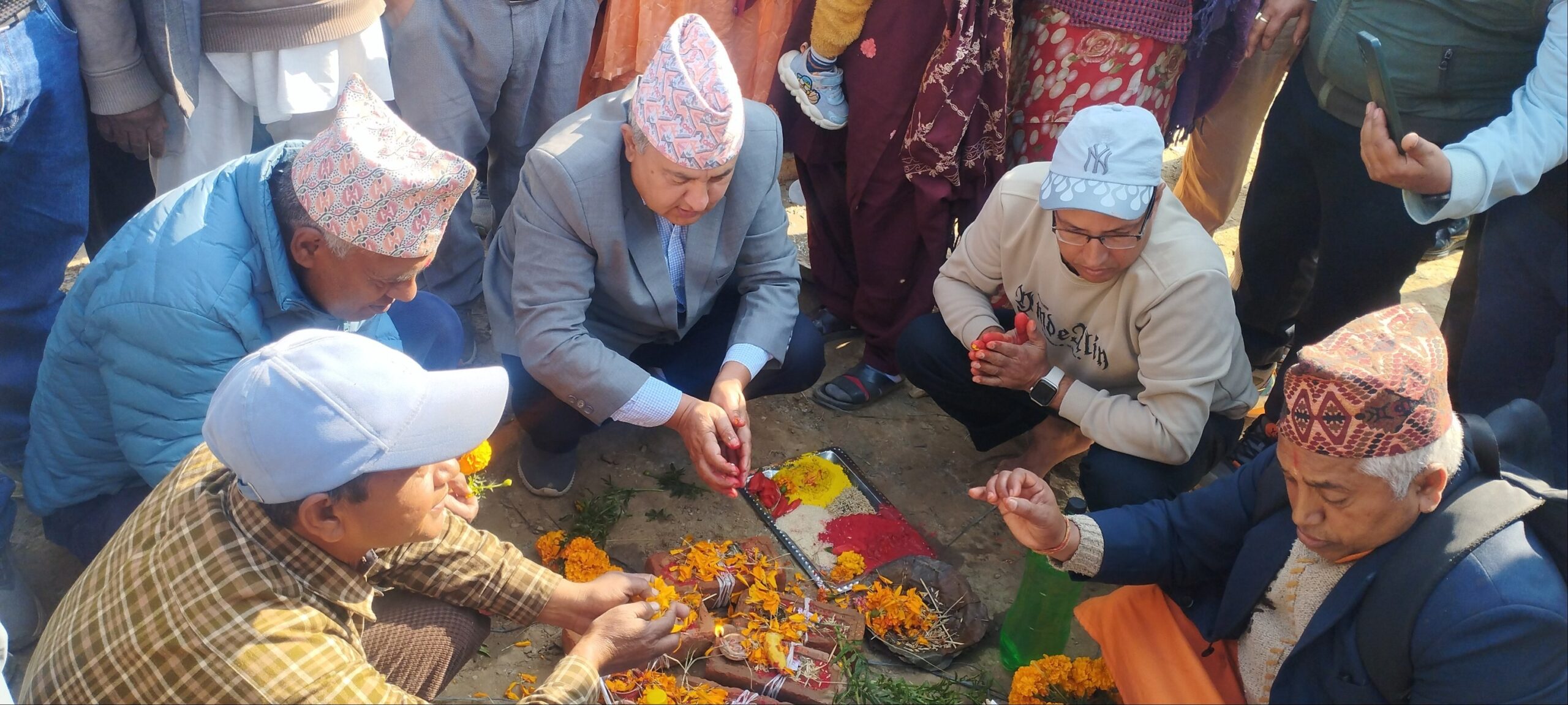 धुनिवेशी नगरपालिका केन्द्र जाने महेश खोलामा मोटरेबल पुलको शिलान्यास