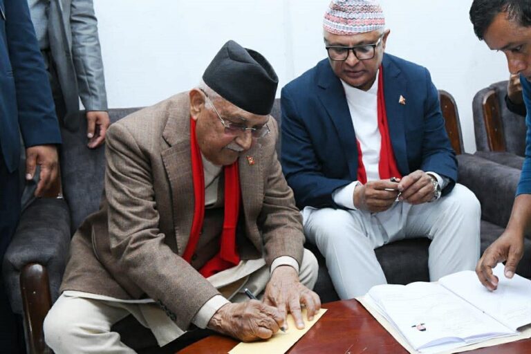 केपी शर्मा ओलीले गराए झापा  ५ बाट उम्मेदवारी दर्ता