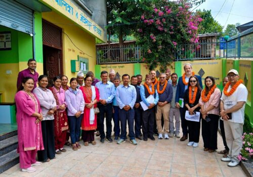 जीवनपुर सानाकिसान कृषि सहकारीको अवलोकनमा साना किसान विकास लघुवित्तका सीईओ अधिकारी र एडीबी टोली