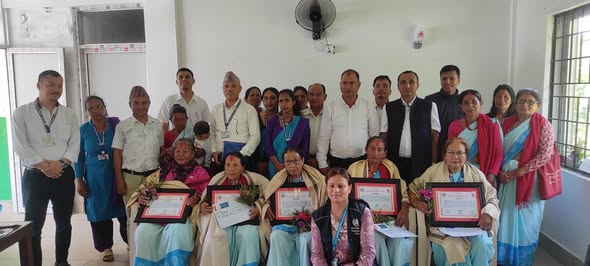  त्रिपुरासुन्दरी गाउँपालिकामा ६० वर्ष पुगेका महिला सामुदायिक स्वास्थ्य स्वयंसेविकाको सामूहिक बिदाइ तथा सम्मान