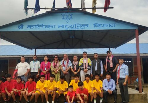 सामाजिक अभियन्ता किरण शर्माको टोलीद्वारा थाक्रेका दुई विद्यालयमा शैक्षिक तथा खेलकुद सामग्री सहयोग