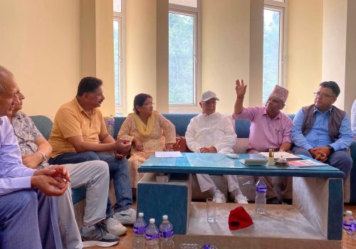 बाढी प्रभावितको अवस्था बुझ्न एमाले अध्यक्ष केपी ओली गल्छिमा