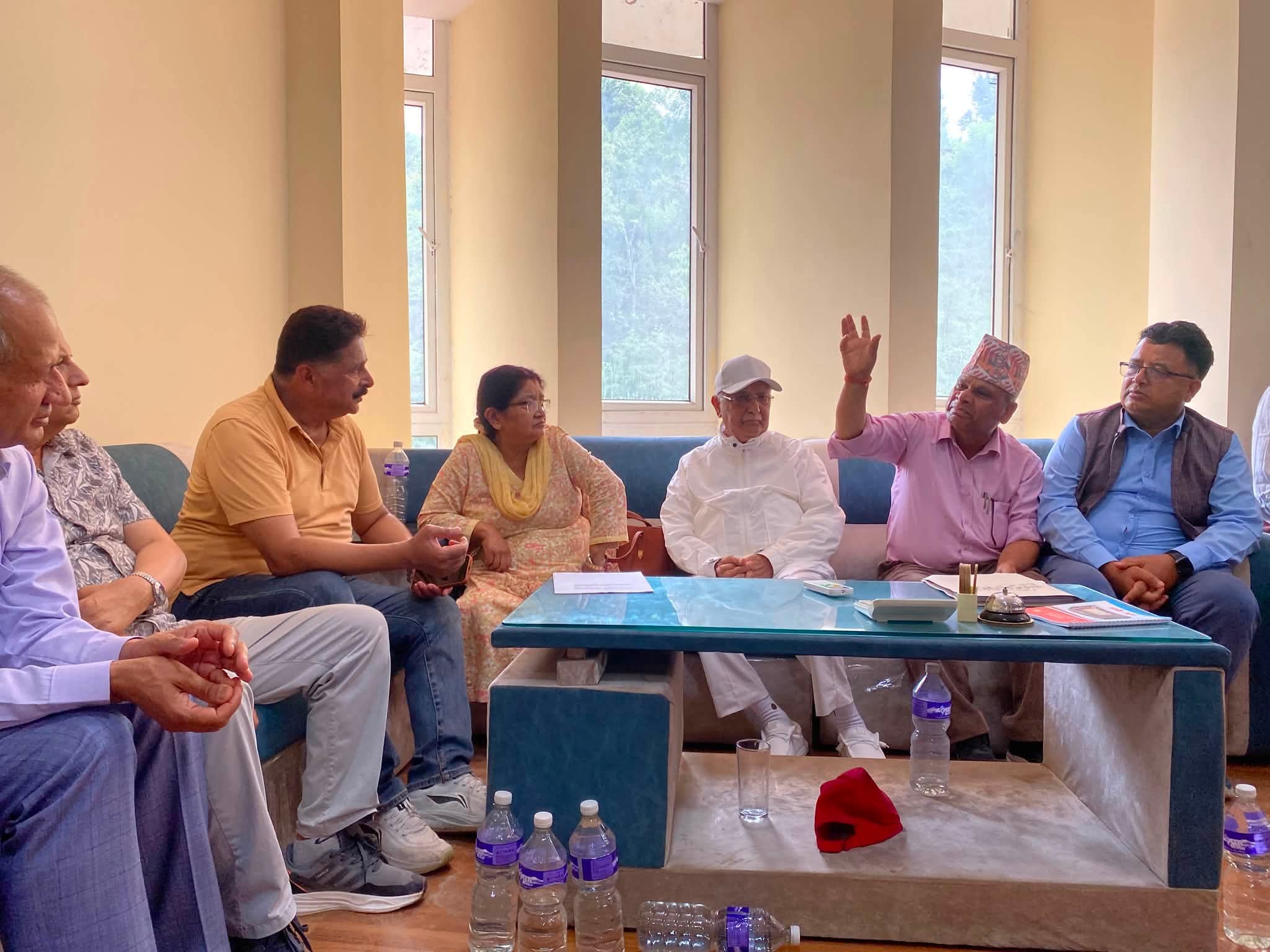 बाढी प्रभावितको अवस्था बुझ्न एमाले अध्यक्ष केपी ओली गल्छिमा
