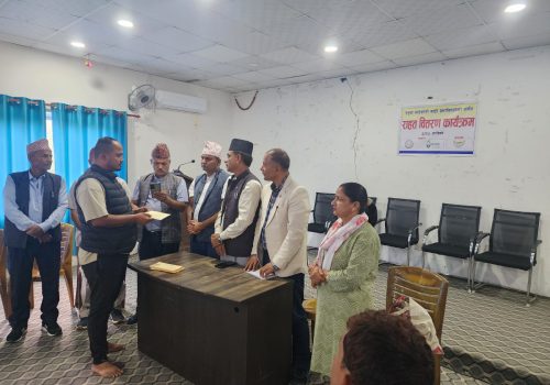 थाक्रेमा बाढीपीडित परिवारलाई गोनेसाद्वारा नगद सहयोग